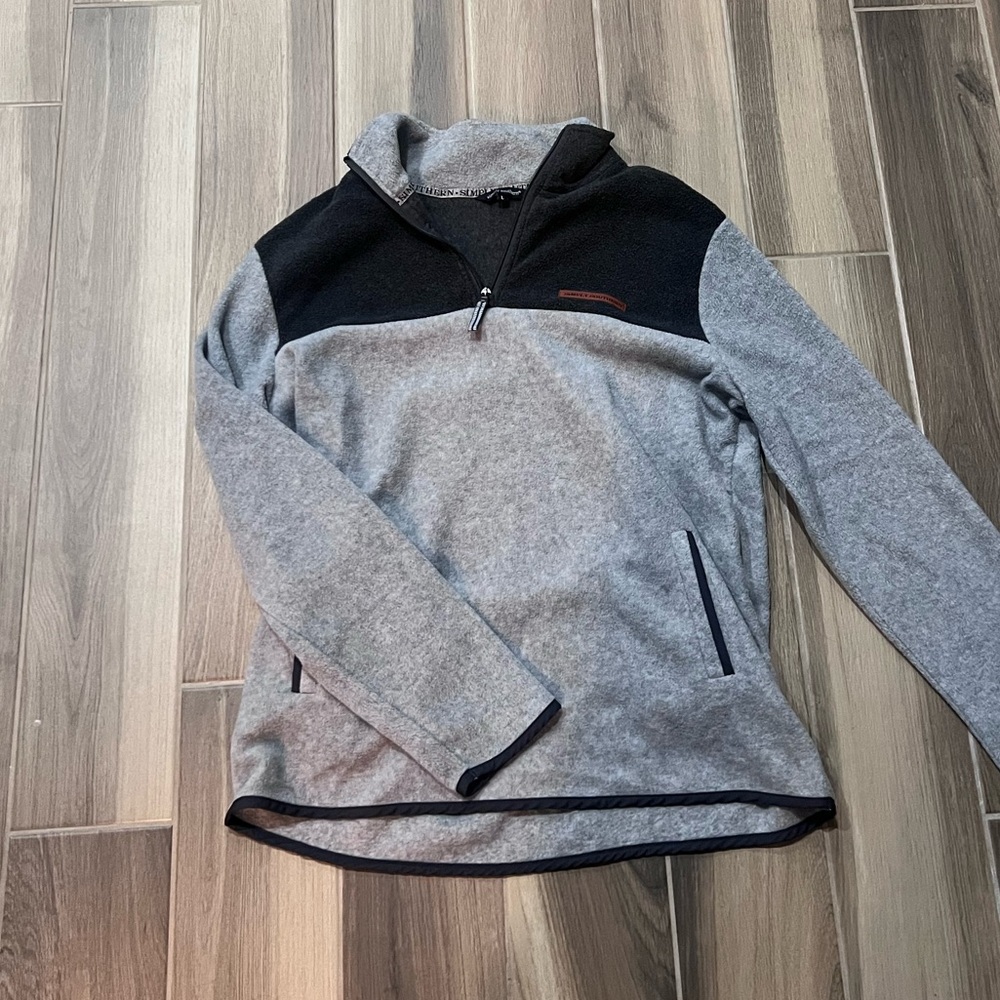Simply southern two toned grey quarter zip. Size large